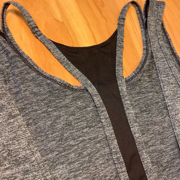SOLD Women’s Nike Dri Fit Training Tank XS - Picture 4 of 5